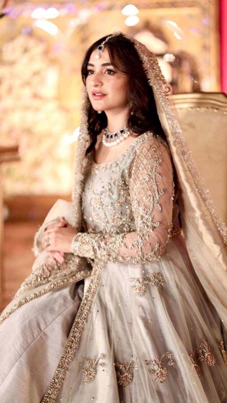 Elegant Light Grey Maxi Gown – The Perfect Bridal Choice