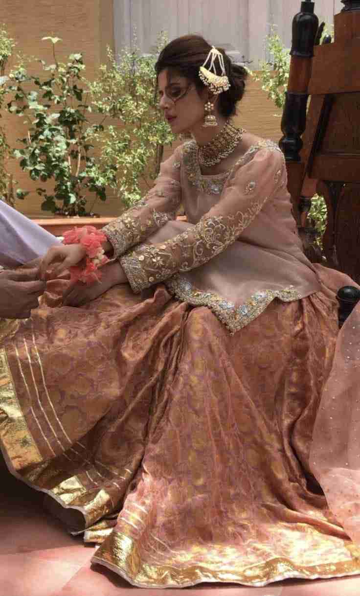 3PC Ready-to-Wear Embroidered Organza Shirt with Jamawar Sharara – Pink & Peach Elegance