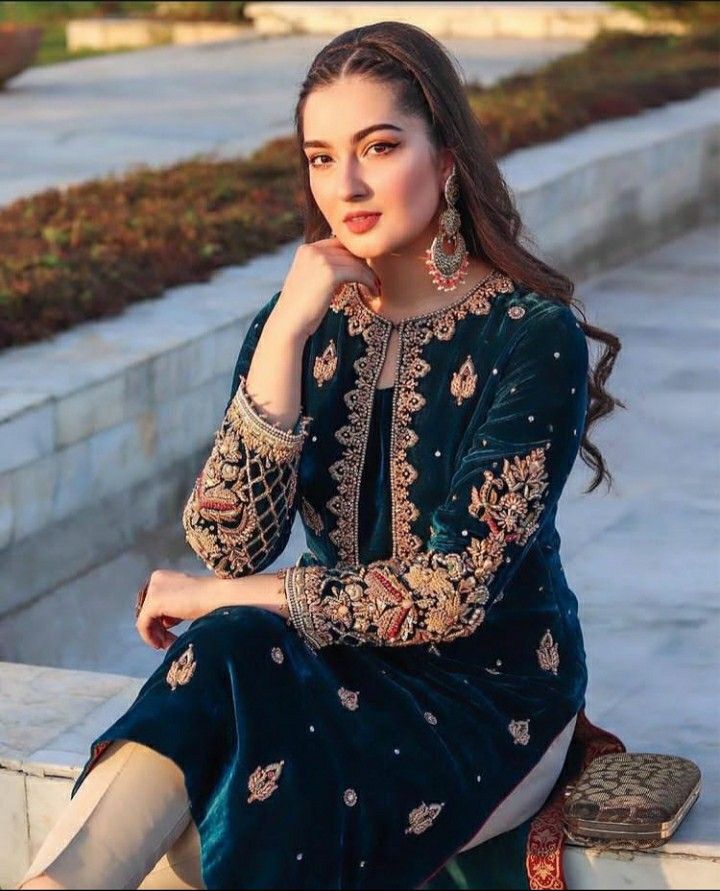 3PC Ready-to-Wear Embellished Velvet Dress – Dark Blue