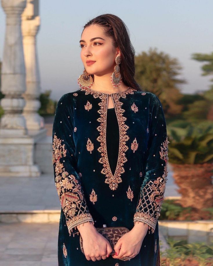3PC Ready-to-Wear Embellished Velvet Dress – Dark Blue